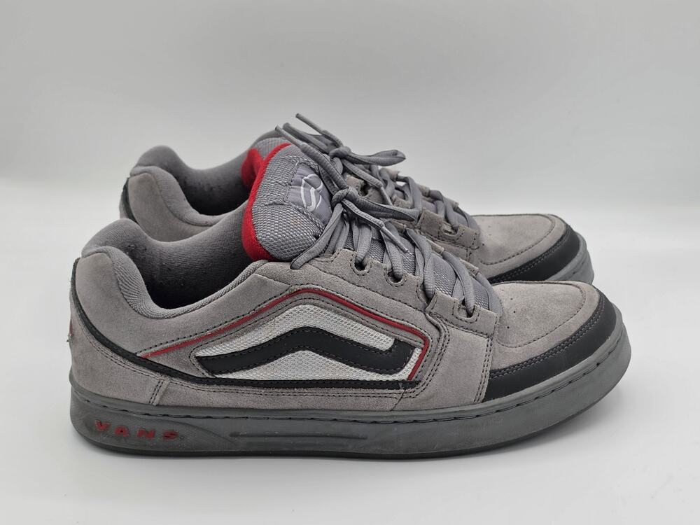 Vintage 2005 Vans Newbury chunky Skate Shoes Mens 13 Gray Red Suede Y2K 37568-76